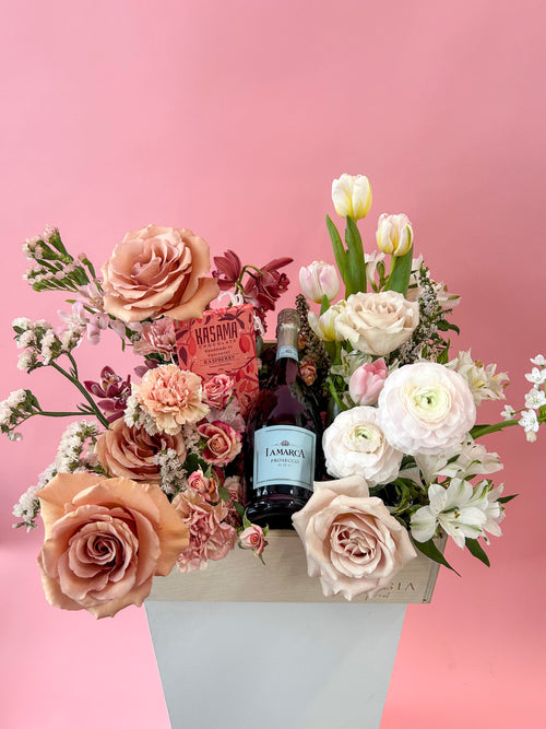 Valentine's Petals & Prosecco Gift Box