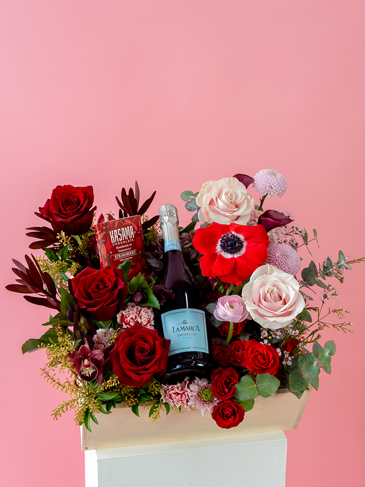 Valentine's Petals & Prosecco Gift Box